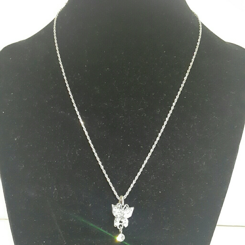 Beautiful,  Brand NEW,  Unworn 925 necklace